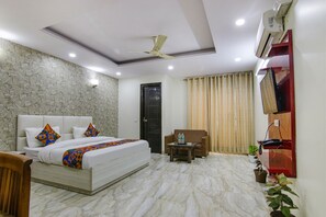 Egyptian cotton sheets, premium bedding, in-room safe, soundproofing