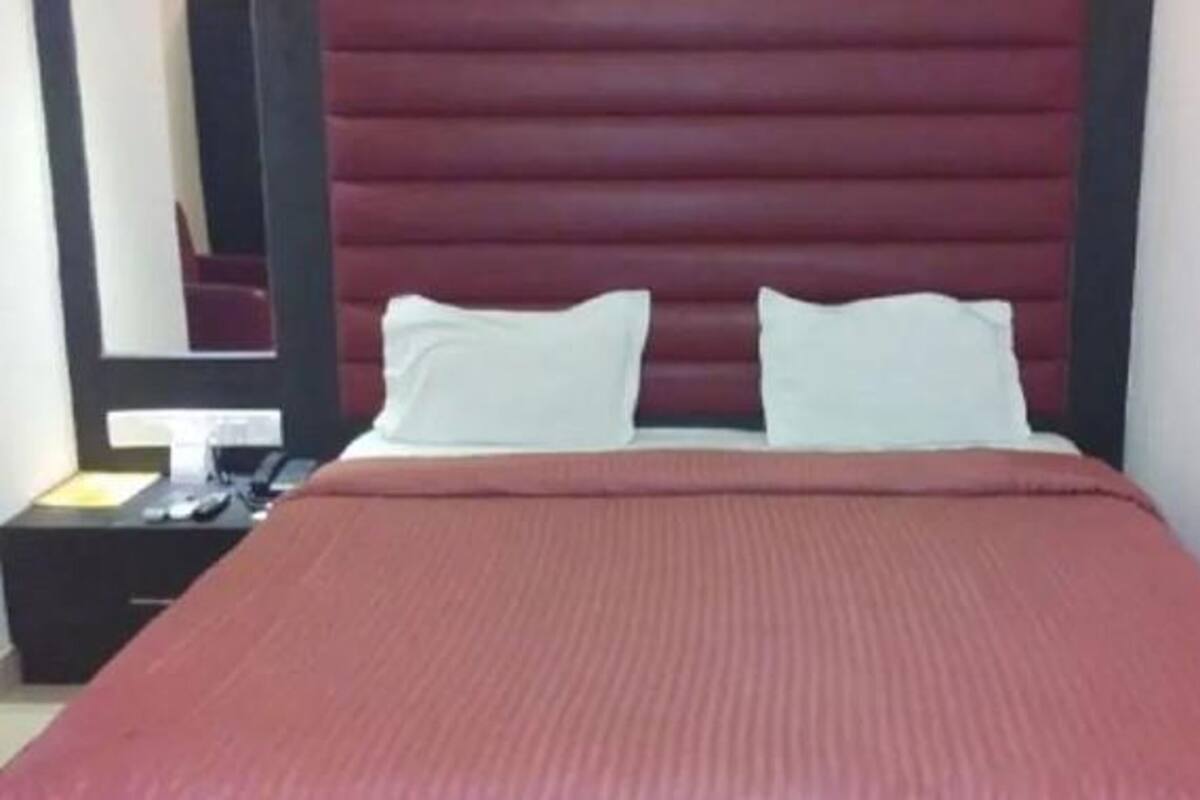 Egyptian cotton sheets, premium bedding, in-room safe, free WiFi