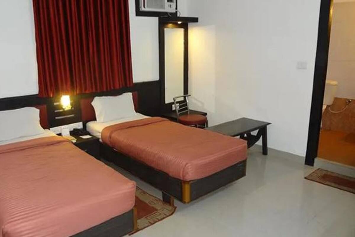 Egyptian cotton sheets, premium bedding, in-room safe, free WiFi