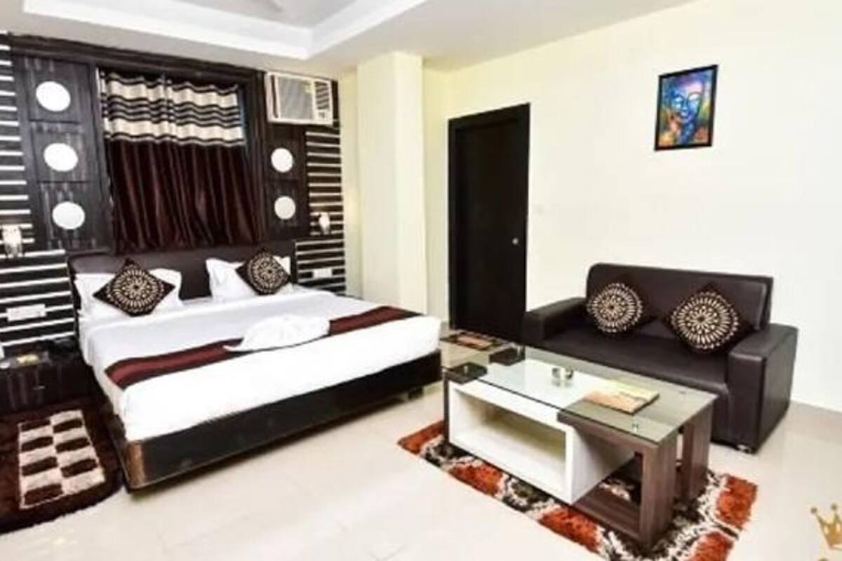 Egyptian cotton sheets, premium bedding, in-room safe, free WiFi