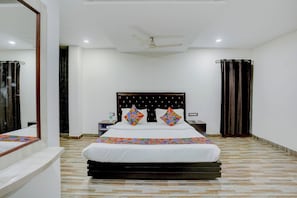 Egyptian cotton sheets, premium bedding, in-room safe, free WiFi