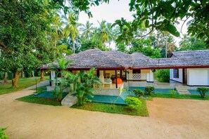 Exterior - Relax your stay and realize your vision of comfort with crisp linen theme. (Kurunegala)