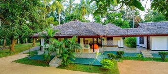 Relax your stay and realize your vision of comfort with crisp linen theme.
