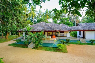 Relax your stay and realize your vision of comfort with crisp linen theme.