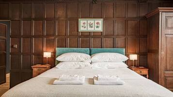 3 bedrooms, desk, iron/ironing board, WiFi