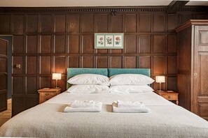 3 bedrooms, desk, iron/ironing board, WiFi