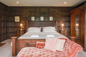 3 Schlafzimmer, Schreibtisch, Bügeleisen/Bügelbrett, WLAN