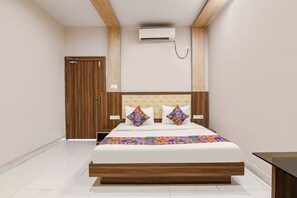 Egyptian cotton sheets, premium bedding, in-room safe, free WiFi