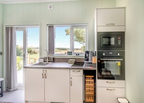 Refrigerador, horno, placa de cocina, tostadora