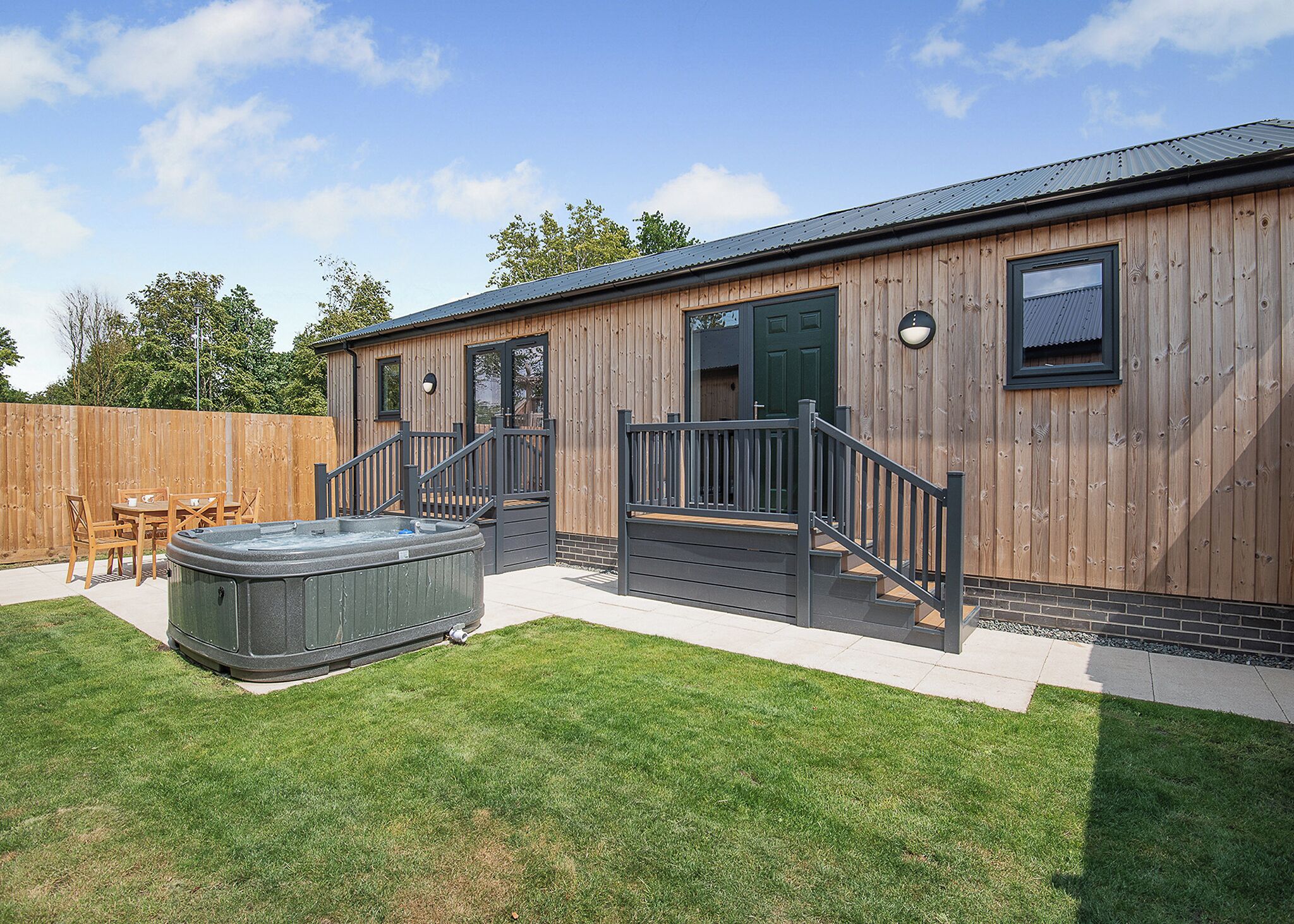 Exterior, Whirlpool, House