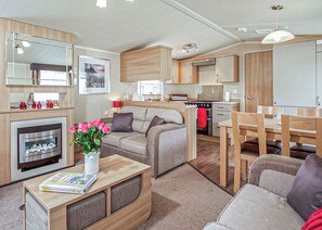 Living area - Bordeaux (Pet Friendly) (Guisborough, Saltburn-by-the Sea)