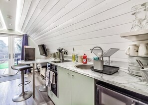 Fridge, oven, stovetop, toaster