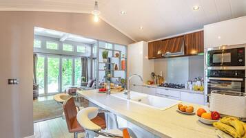 Fridge, toaster, cookware/dishes/utensils