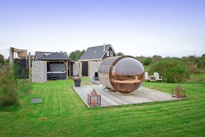 Outdoor spa tub - Cozy & Green Texel Escape for Two (Den Burg)