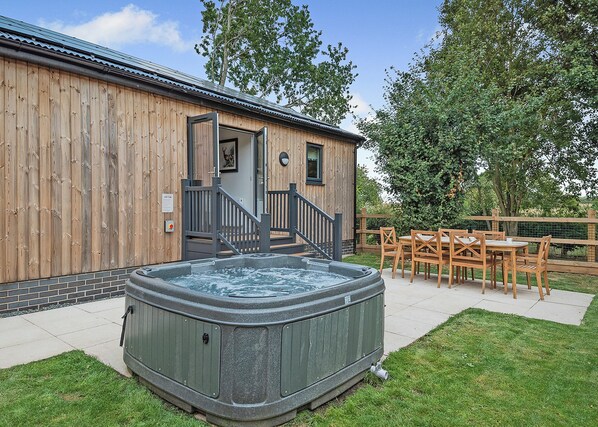 Outdoor dining - 3 bedroom accommodation in Orby (Orby)