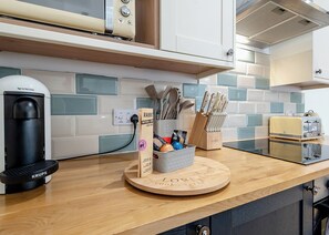 Fridge, oven, stovetop, toaster - 3 bedroom accommodation in Orby (Orby)