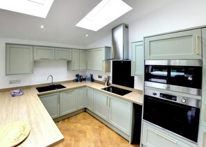 Fridge, oven, stovetop, toaster