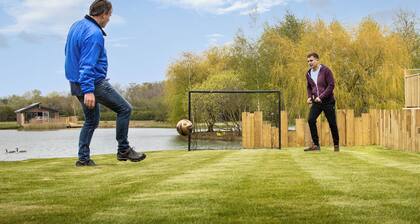 Superb bespoke lodge with two bedrooms sleeping up to four people.