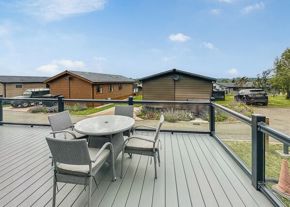 Outdoor dining - 2 bedroom accommodation in Tewkesbury (Tewkesbury)