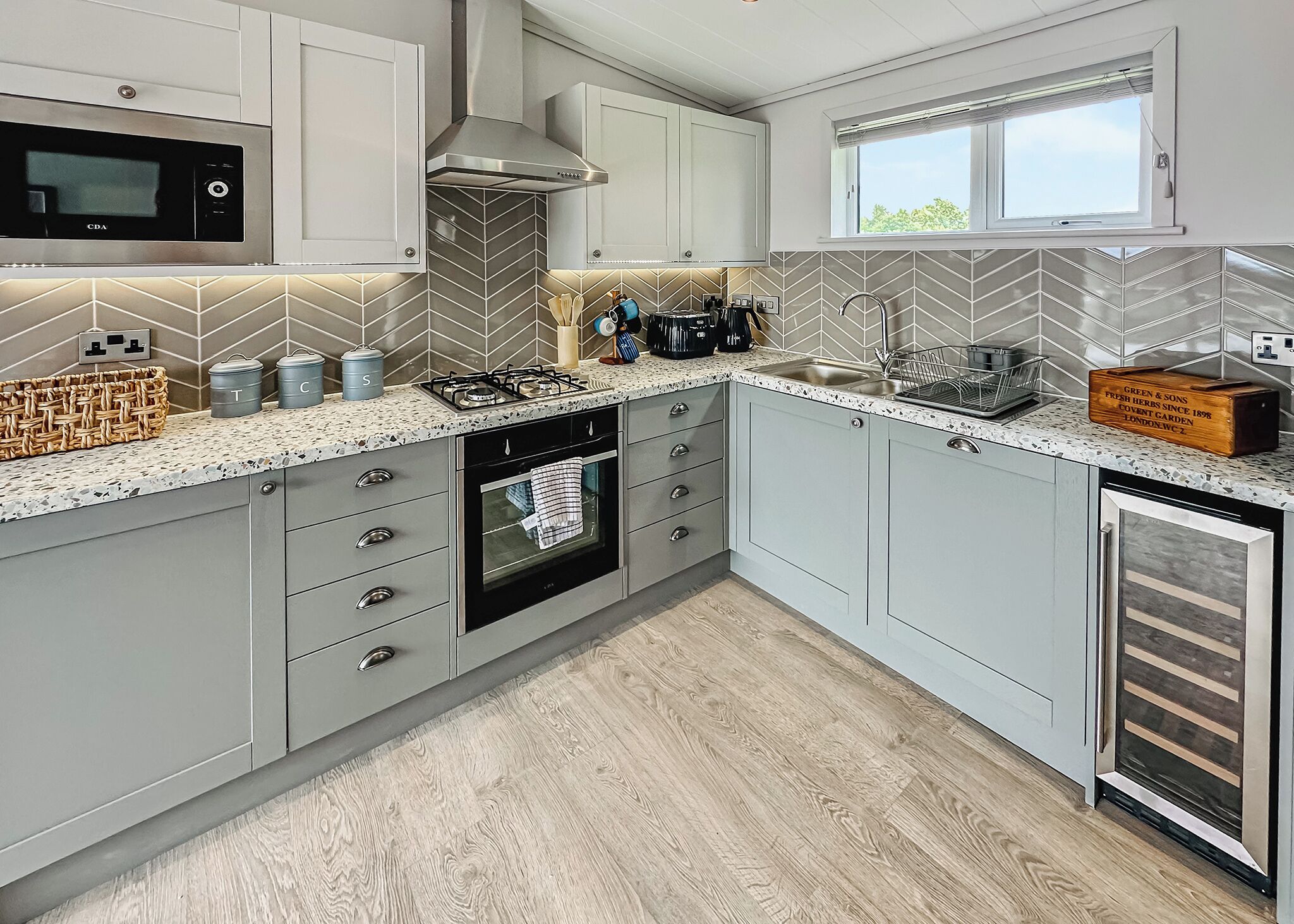 Fridge, oven, stovetop, toaster