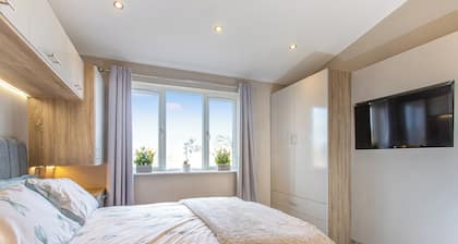 Superb bespoke lodge with two bedrooms sleeping up to four people.
