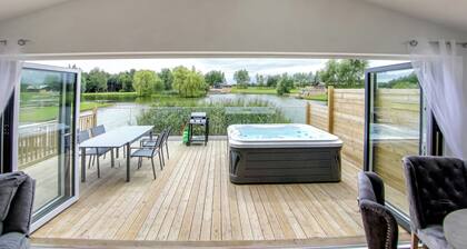 Superb bespoke lodge with two bedrooms sleeping up to four people.