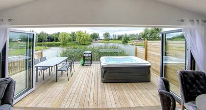 Superb bespoke lodge with two bedrooms sleeping up to four people.