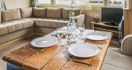 Large 12ft-wide caravan with one double with en suite W.