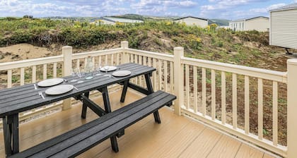 Large 12ft-wide caravan with one double with en suite W.