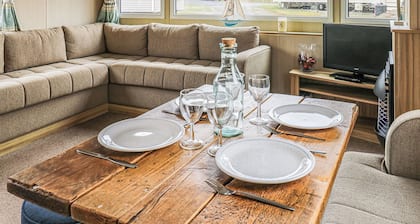 Large 12ft-wide caravan with one double with en suite W.