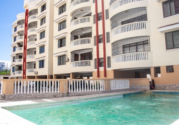 Pool - Spacious Cosy 4Bedroom Apartment Nyali, Great Oceanview, 2 min walk to the Beach (Mombasa)