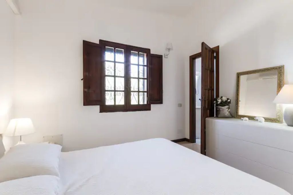 2 chambres, coffres-forts dans les chambres, fer et planche à repasser