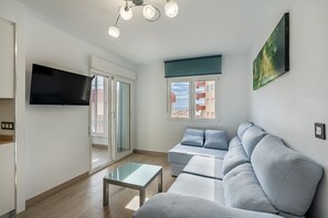 TV - Apartment 'Maravillosa Cala' with Sea View, Shared Pool and Wi-Fi (Calahonda)