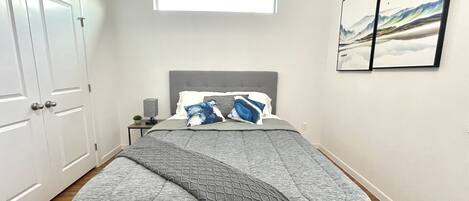 2 chambres, fer et planche à repasser, Wi-Fi, draps fournis