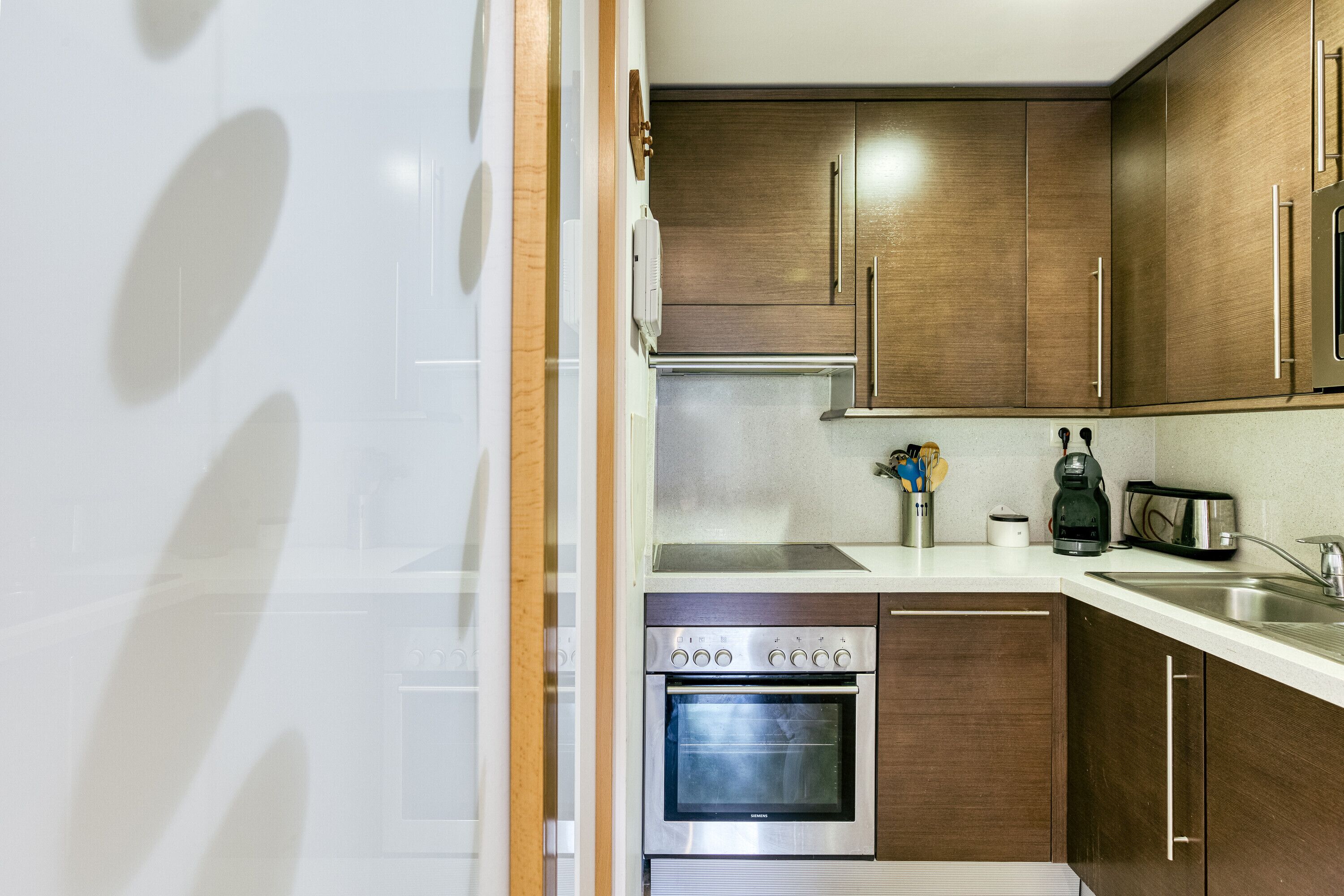 Refrigerador, microondas, horno, placa de cocina