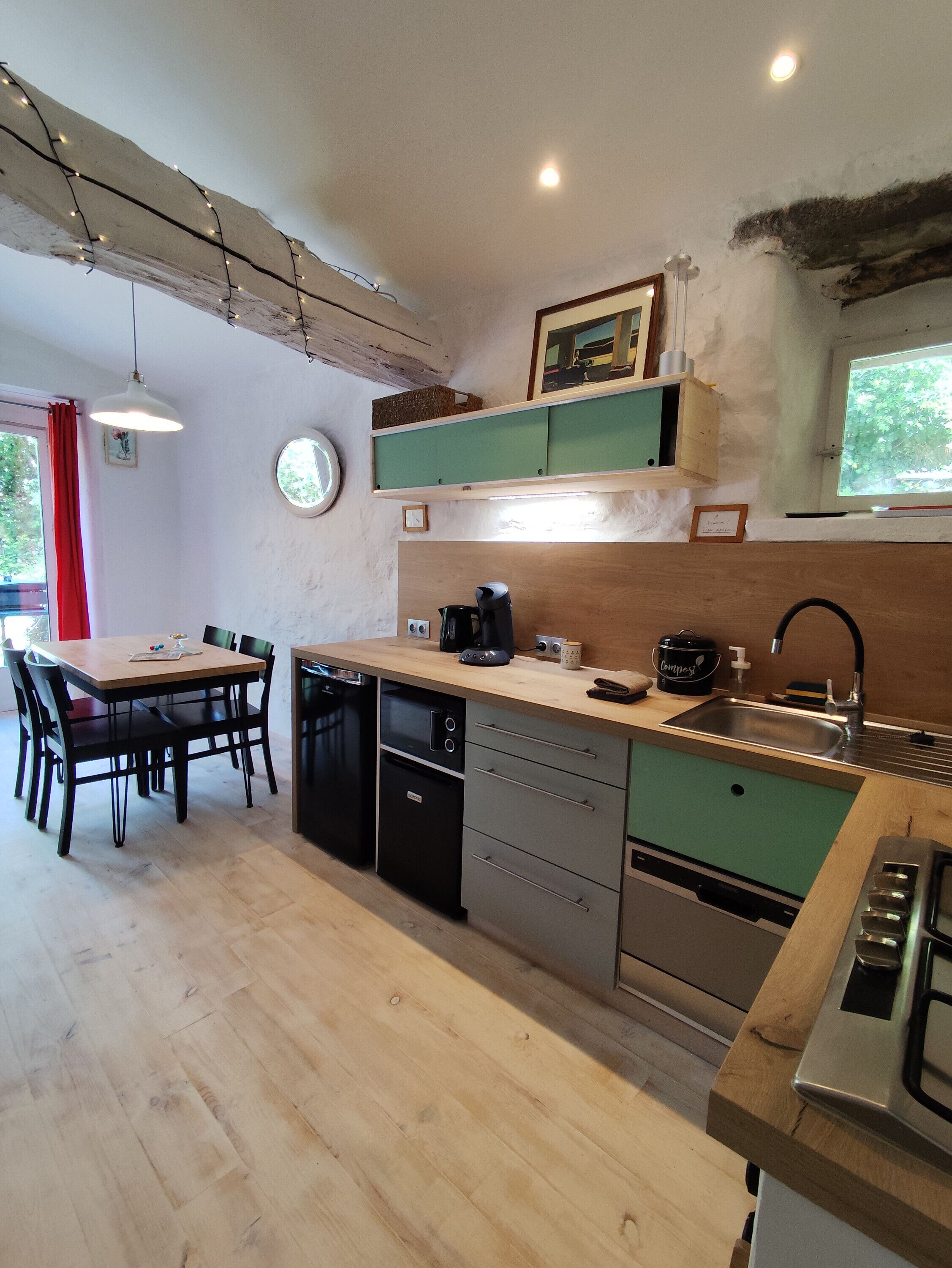 Geladeira, micro-ondas, fogão, cooktop