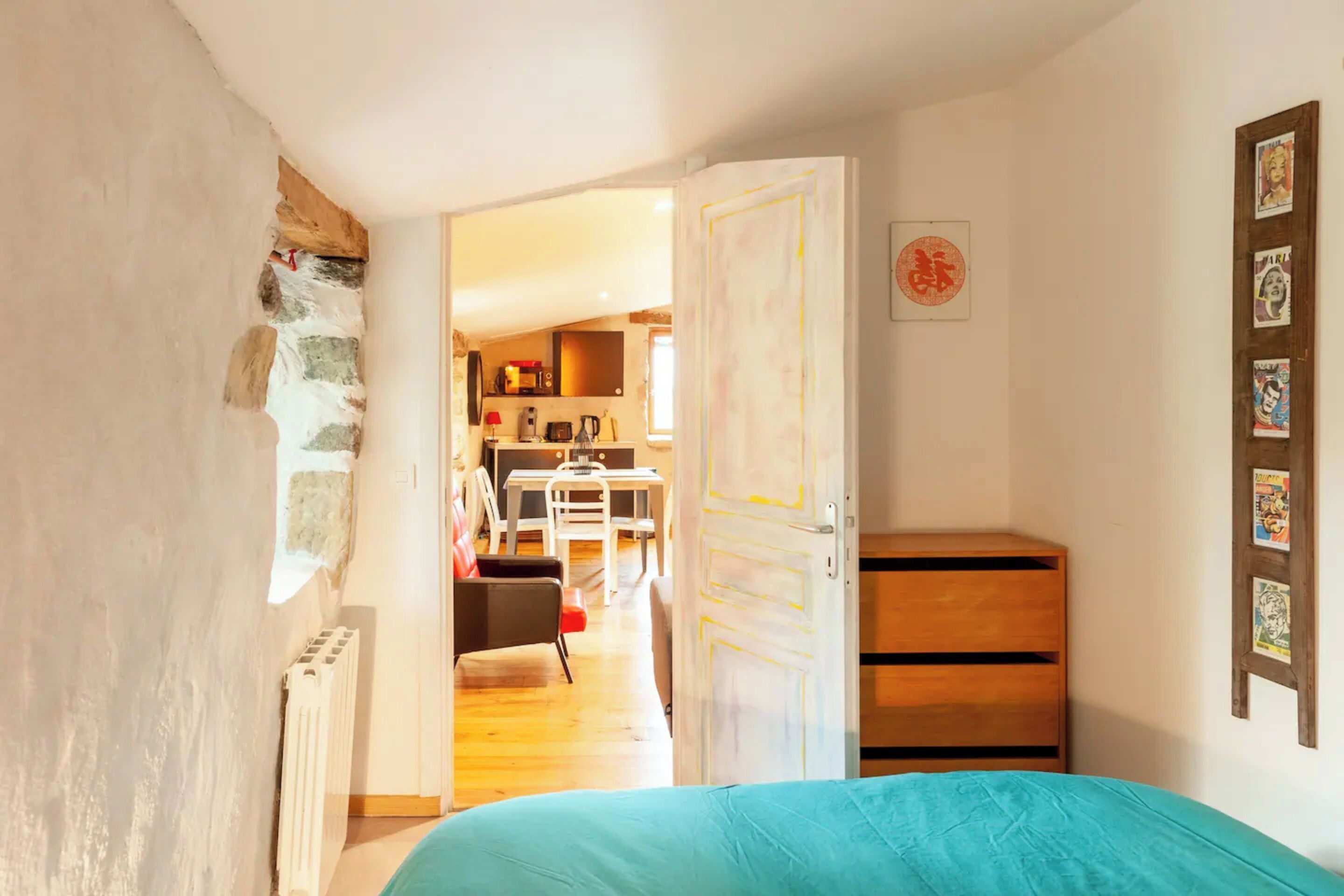 2 室のベッドルーム、アイロン / アイロン台、WiFi (無料)、ベッドシーツ