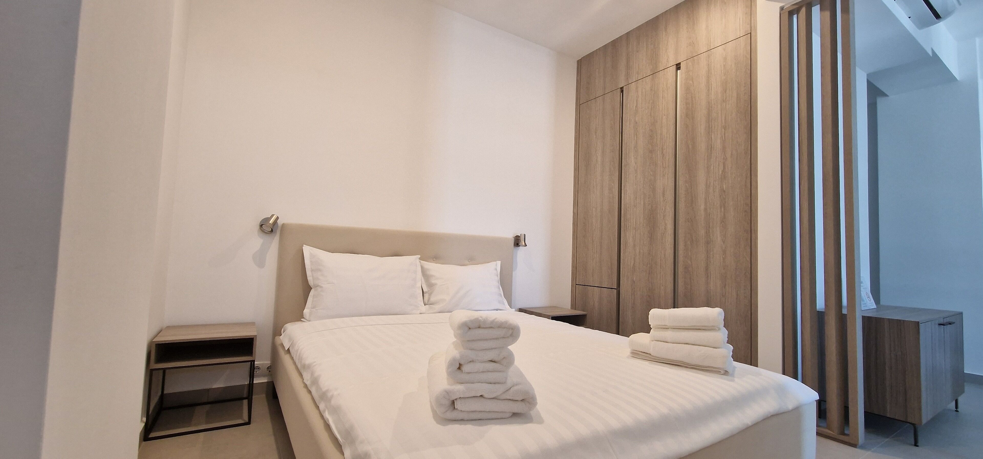 Deluxe Studio | Hypo-allergenic bedding, soundproofing, free WiFi, bed sheets