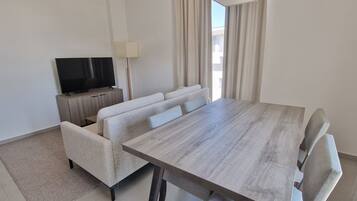 Economy Studio | Living area | 100-cm Smart TV with cable channels, heated floors