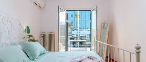 3 makuuhuonetta, silitysrauta/-lauta, ilmainen Wi-Fi, vuodevaatteet