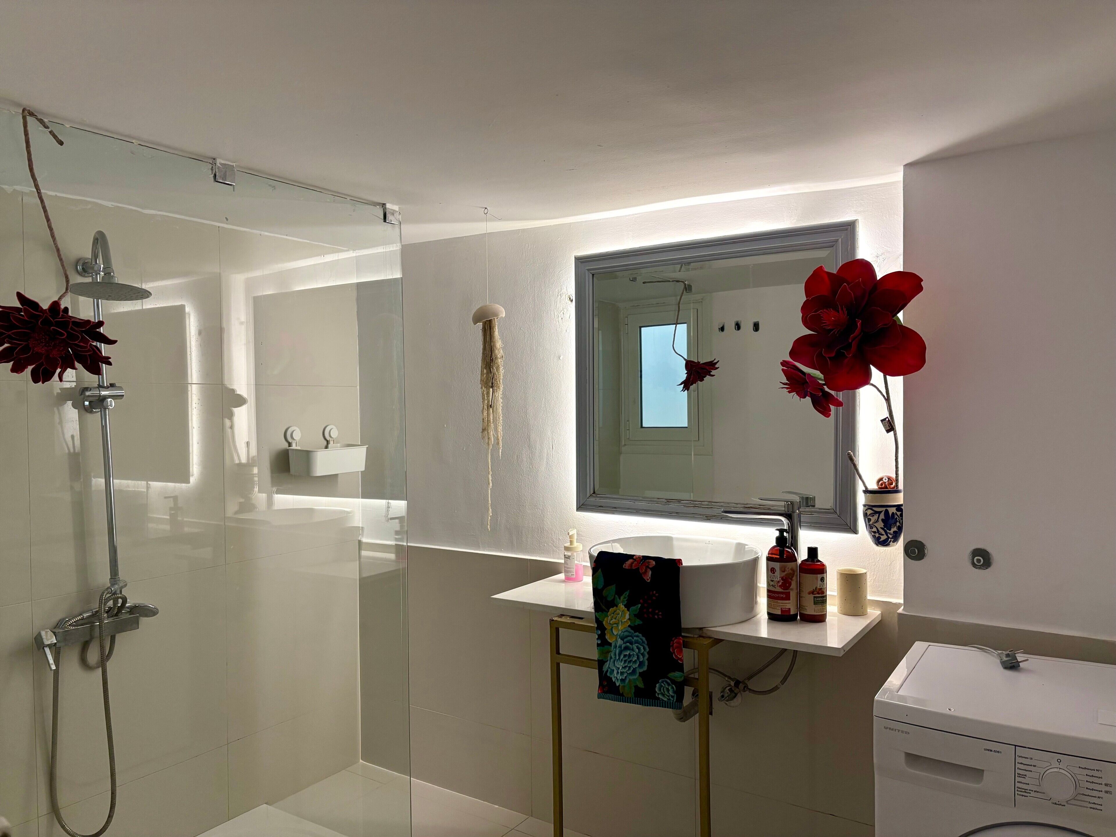 Ducha, secador de pelo, toallas