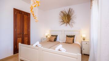 4 Schlafzimmer, BĂŒgeleisen/BĂŒgelbrett, kostenloses WLAN, BettwĂ€sche