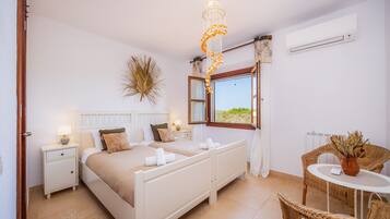 4 slaapkamers, een strijkplank/strijkijzer, gratis wifi, beddengoed