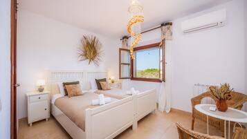 4 Schlafzimmer, BĂŒgeleisen/BĂŒgelbrett, kostenloses WLAN, BettwĂ€sche