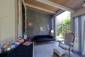 TV - Villa 'Olivia' with Shared Pool, Wi-Fi and Air Conditioning (Lecce)