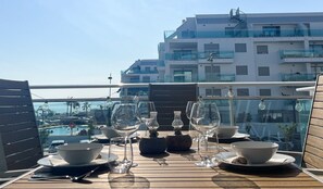 Outdoor dining - Apartment 'Frontline Duna Beach' with Sea View, Wi-Fi and Air Conditioning (Torrox costa)