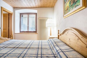 3 bedrooms, bed sheets, wheelchair access