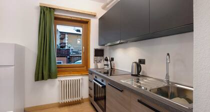 Apartment "Arlecchino" with Mountain View, Balcony & Wi-Fi