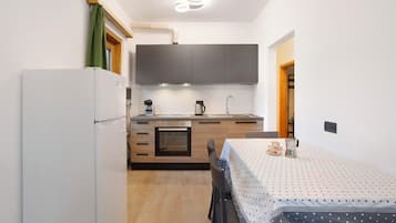 Geladeira, fogão, cooktop, lava-louças