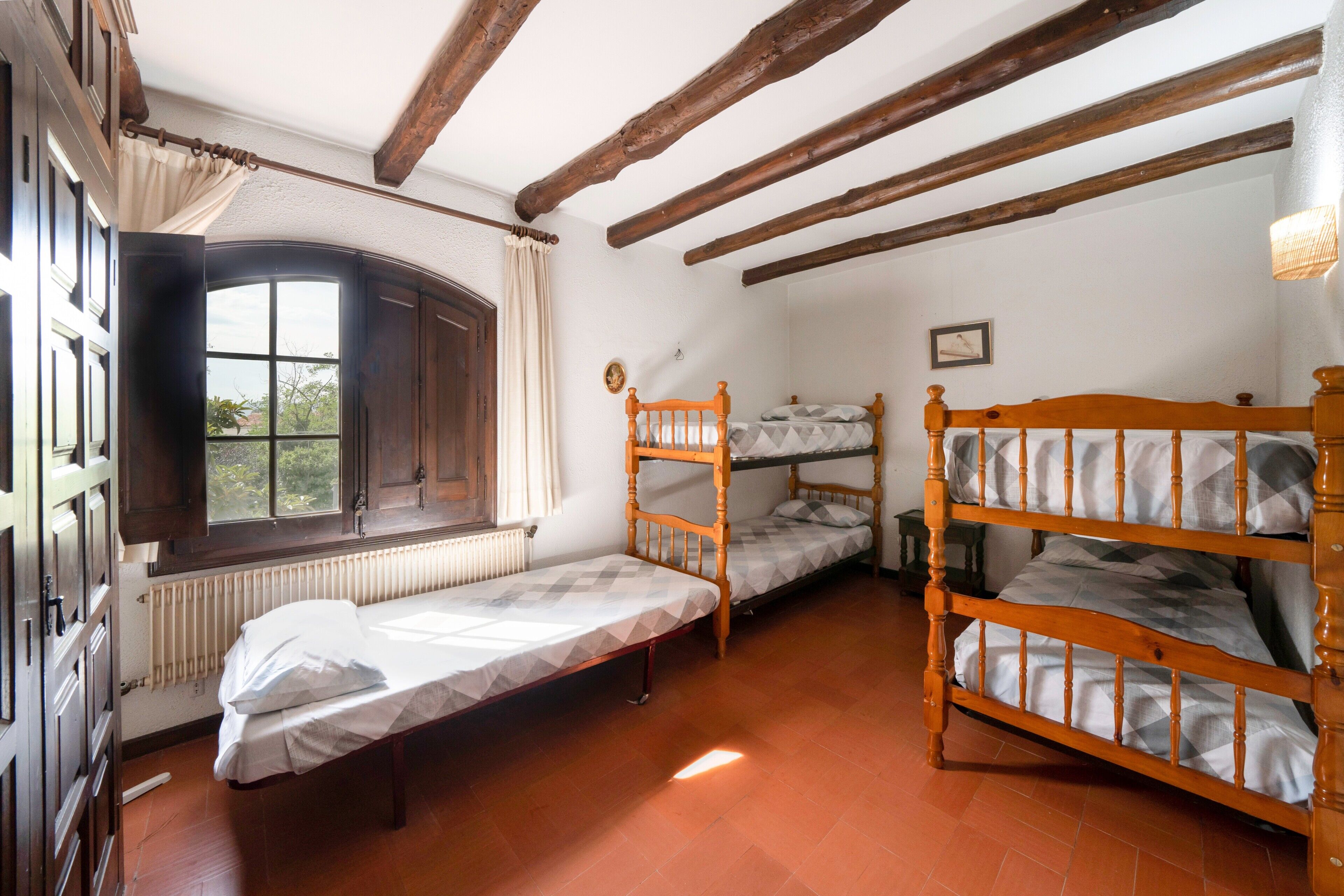 9 dormitorios, tabla de planchar con plancha, wifi gratis y ropa de cama